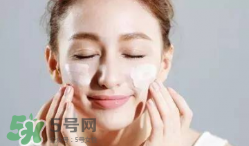 素顏霜對(duì)皮膚有傷害嗎？素顏霜對(duì)皮膚的傷害大嗎？