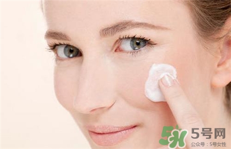 乳液可以卸妝嗎?為什么乳液可以卸妝? 乳液可以卸妝嗎?為什么乳液可以卸妝?