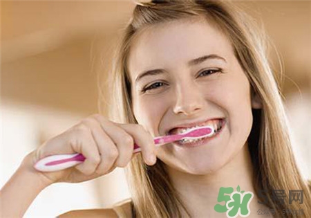 熱水刷牙會(huì)口臭嗎?熱水刷牙好還是冷水刷牙好? 熱水刷牙會(huì)口臭嗎?熱水刷牙好還是冷水刷牙好?