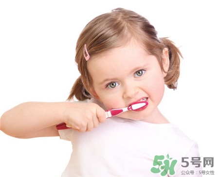 熱水刷牙會(huì)口臭嗎?熱水刷牙好還是冷水刷牙好? 熱水刷牙會(huì)口臭嗎?熱水刷牙好還是冷水刷牙好?