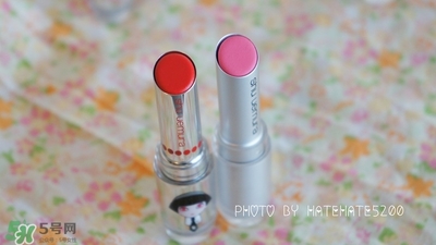 植村秀柔霧唇膏色號(hào)試色 植村秀無(wú)色限柔霧唇膏試色圖