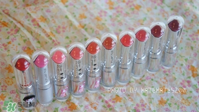 植村秀柔霧唇膏色號(hào)試色 植村秀無(wú)色限柔霧唇膏試色圖