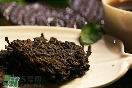 如何用紫砂壺泡茶？怎樣用紫砂壺泡茶？