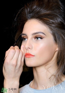 珊瑚橘色口紅適合什么膚色？珊瑚橘口紅適合黃皮嗎？
