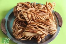 馓子中面油鹽比例多少？油炸馓子怎么和面？