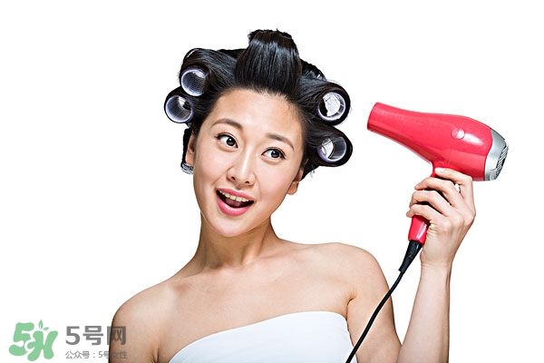 孕婦能用吹風(fēng)機(jī)嗎 孕婦能用吹風(fēng)機(jī)吹頭發(fā)嗎 孕婦能用吹風(fēng)機(jī)嗎 孕婦能用吹風(fēng)機(jī)吹頭發(fā)嗎