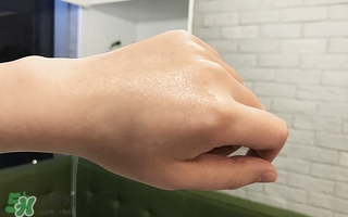 歐萊雅玻尿酸嘭嘭水怎么用?歐萊雅玻尿酸導(dǎo)入膨潤(rùn)精華用法 歐萊雅玻尿酸嘭嘭水怎么用?歐萊雅玻尿酸導(dǎo)入膨潤(rùn)精華用法