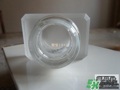 香奈兒可可小姐香水真假鑒別對(duì)比圖 香奈兒可可小姐香水真假鑒別對(duì)比圖