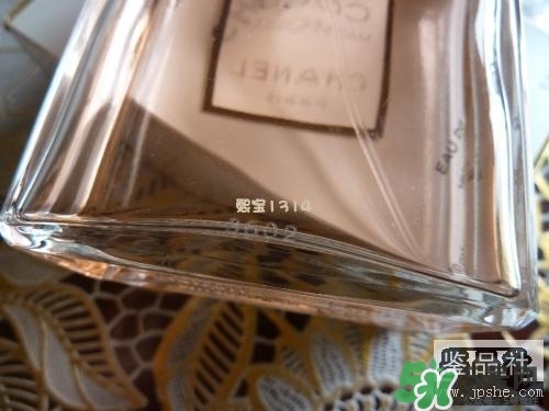香奈兒可可小姐香水真假鑒別對(duì)比圖 香奈兒可可小姐香水真假鑒別對(duì)比圖