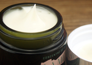 眼部有脂肪粒可以用眼霜嗎？眼部有脂肪粒用什么眼霜？