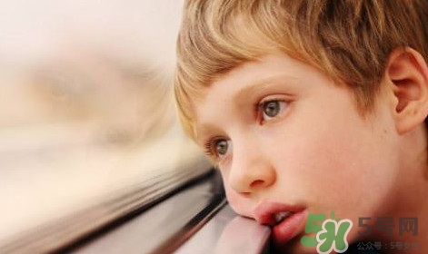 孩子抑郁癥什么癥狀？孩子抑郁癥是什么表現(xiàn)？