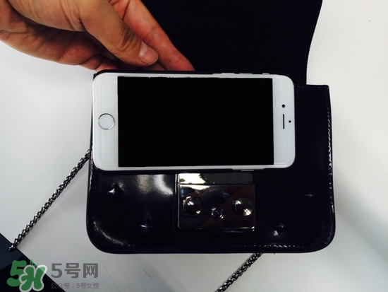 furla芙拉和蔻馳哪個(gè)好？芙拉和蔻馳包包哪個(gè)檔次高？