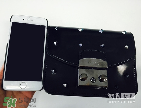 furla芙拉和蔻馳哪個(gè)好？芙拉和蔻馳包包哪個(gè)檔次高？