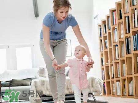 寶寶用學(xué)步車到底好不好 寶寶用學(xué)步車好嗎 寶寶用學(xué)步車到底好不好 寶寶用學(xué)步車好嗎