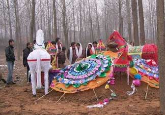 為什么新墳三年不能動土？新墳三年填土對誰不好？