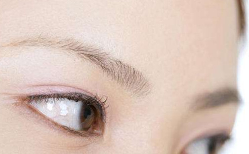 眼睛抽搐是什么引起的？眼睛抽搐怎么回事