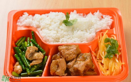 吃快餐抽兩瓶黑血是真的嗎？吃快餐血會變黑嗎？