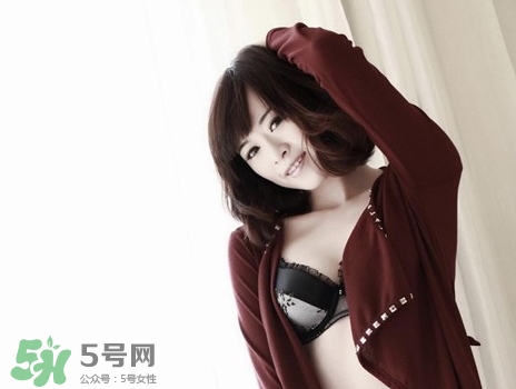 右側(cè)卵巢囊腫嚴(yán)重嗎?右側(cè)卵巢囊腫有什么危害? 右側(cè)卵巢囊腫嚴(yán)重嗎?右側(cè)卵巢囊腫有什么危害?