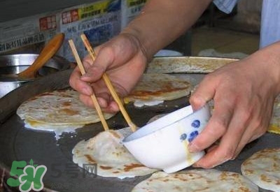 雞蛋煎餅的做法 路邊攤雞蛋煎餅的做法 雞蛋煎餅的做法 路邊攤雞蛋煎餅的做法