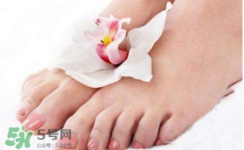 痛風(fēng)有什么癥狀？女性痛風(fēng)的初期癥狀