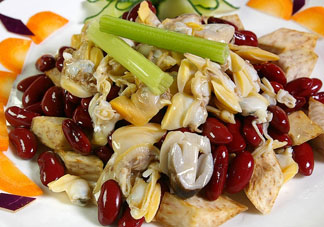 花甲能和白酒一起吃嗎？花甲和白酒在一起會(huì)食物中毒嗎？