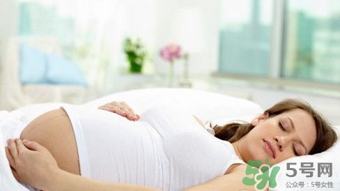 孕期什么睡姿對寶寶好？孕期怎么睡對胎兒好？