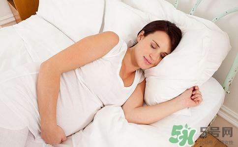 懷孕夢(mèng)見蛇是什么意思？懷孕夢(mèng)到蛇預(yù)示著什么