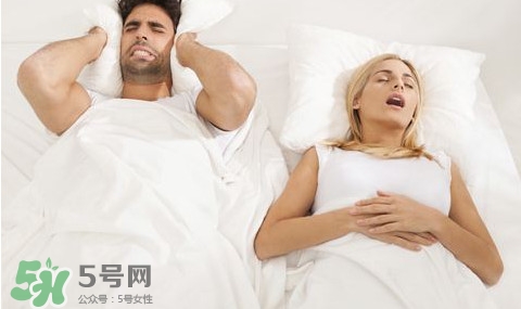 女人打鼾是什么原因？女人睡覺(jué)打鼾的原因