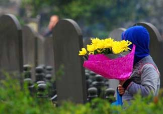母親節(jié)能掃墓嗎？母親節(jié)給母親上墳合適嗎？
