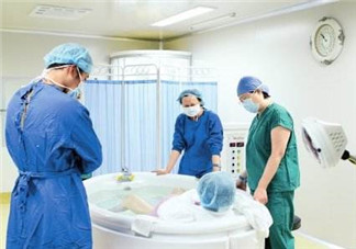 水中分娩是怎樣的？水中分娩與傳統(tǒng)分娩的區(qū)別有哪些？