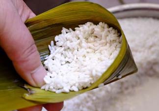 包粽子用什么糯米？包粽子的糯米要泡多久？