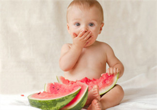 寶寶發(fā)燒時能吃西瓜嗎？寶寶咳嗽能不能吃西瓜？