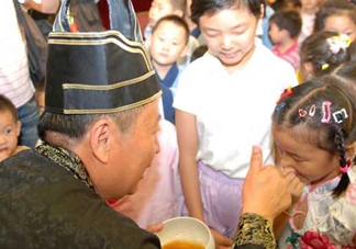 端午節(jié)雄黃酒應(yīng)該怎么用？雄黃酒的功效與作用