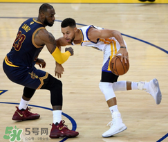 under armour curry4怎么樣？庫里第四代簽名鞋總決賽戰(zhàn)靴細節(jié)諜照