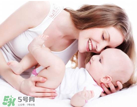 夏季寶寶體溫多少正常？夏季寶寶體溫會(huì)偏高嗎？