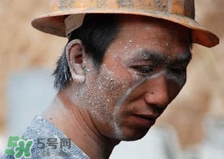 矽肺病和塵肺病哪個比較嚴(yán)重？矽肺病與塵肺病的區(qū)別