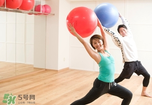 平衡球運(yùn)動(dòng)可以減肥嗎 最適合拿來(lái)當(dāng)作產(chǎn)后瘦身 平衡球運(yùn)動(dòng)可以減肥嗎 最適合拿來(lái)當(dāng)作產(chǎn)后瘦身
