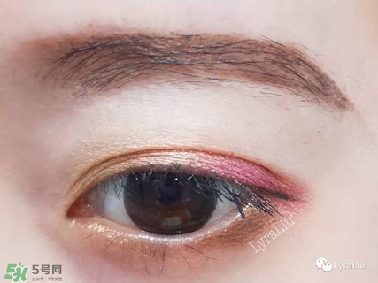 huda beauty玫瑰金眼影盤眼妝教程_試色圖 huda beauty玫瑰金眼影盤眼妝教程_試色圖