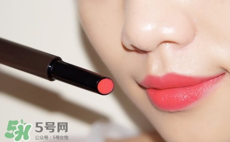 卡姿蘭嘀嗒唇膏和得鮮口紅哪個(gè)好? 卡姿蘭嘀嗒唇膏和得鮮口紅哪個(gè)好?