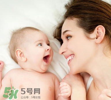 寶寶吐奶和哭有關(guān)系嗎？寶寶哭會(huì)引起吐奶嗎？