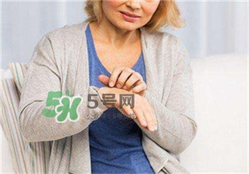 濕疹癢可以用鹽水洗嗎?濕疹癢的緩解辦法 濕疹癢可以用鹽水洗嗎?濕疹癢的緩解辦法