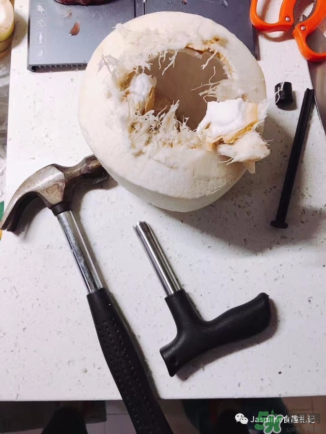 椰青怎么打開(kāi)圖解 椰青怎么打開(kāi)吃椰肉 椰青怎么打開(kāi)圖解 椰青怎么打開(kāi)吃椰肉