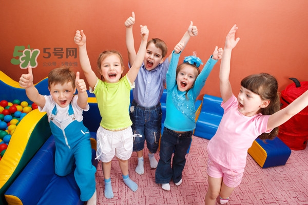 低齡寶寶家庭親子游戲介紹 適合低齡寶寶的親子游戲有哪些？