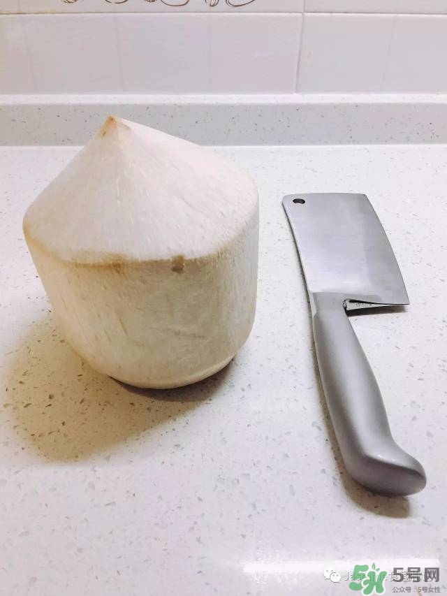 椰青怎么打開(kāi)圖解 椰青怎么打開(kāi)吃椰肉 椰青怎么打開(kāi)圖解 椰青怎么打開(kāi)吃椰肉