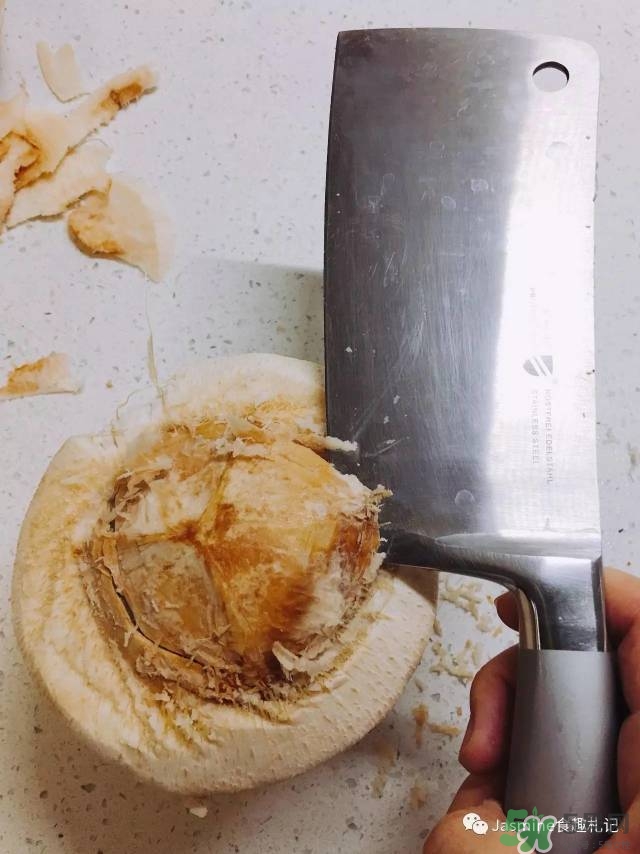 椰青怎么打開(kāi)圖解 椰青怎么打開(kāi)吃椰肉 椰青怎么打開(kāi)圖解 椰青怎么打開(kāi)吃椰肉