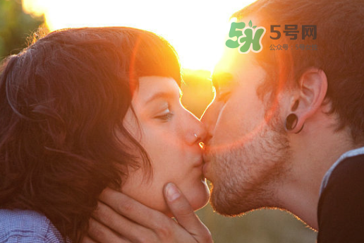 初吻怎么接吻？如何接吻不像初吻？