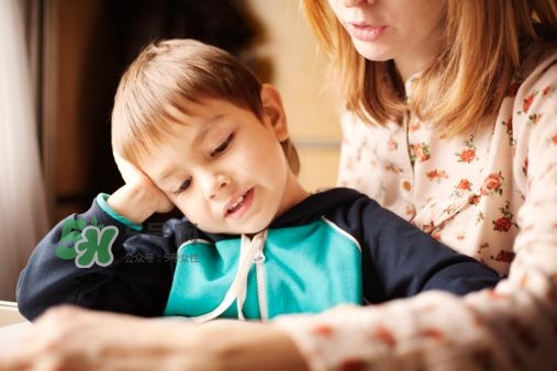 孩子大哭大鬧時該怎么辦 孩子渴望被關(guān)注的心理 孩子大哭大鬧時該怎么辦 孩子渴望被關(guān)注的心理