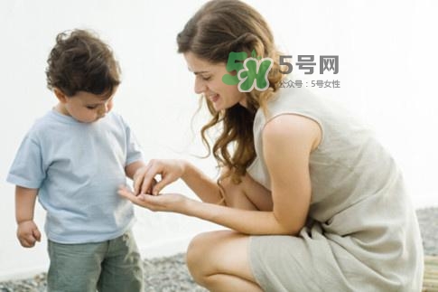 孩子大哭大鬧時該怎么辦 孩子渴望被關(guān)注的心理 孩子大哭大鬧時該怎么辦 孩子渴望被關(guān)注的心理