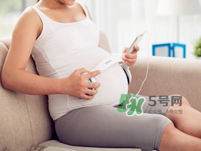 音樂胎教是媽媽聽還是放在肚子上？胎教音樂有哪些？