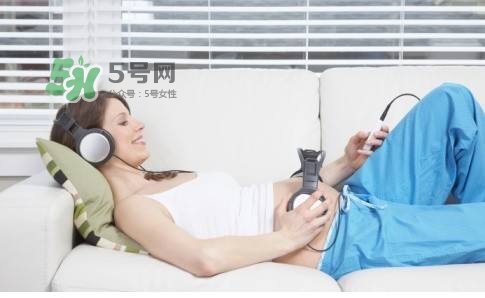 胎教可以聽(tīng)流行歌曲嗎？如何判斷寶寶喜歡什么類(lèi)型的胎教音樂(lè)